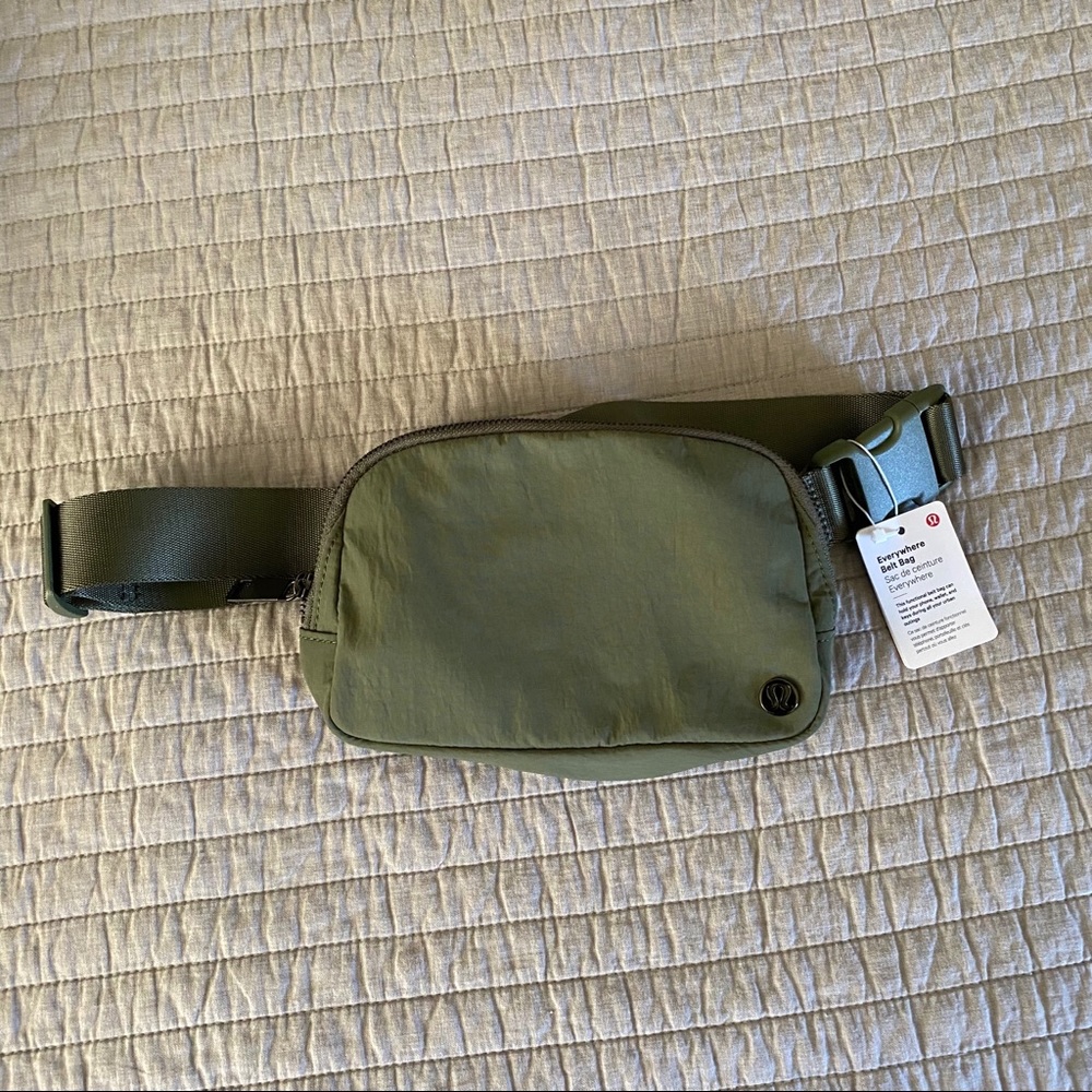 Lululemon Everywhere Belt Bag